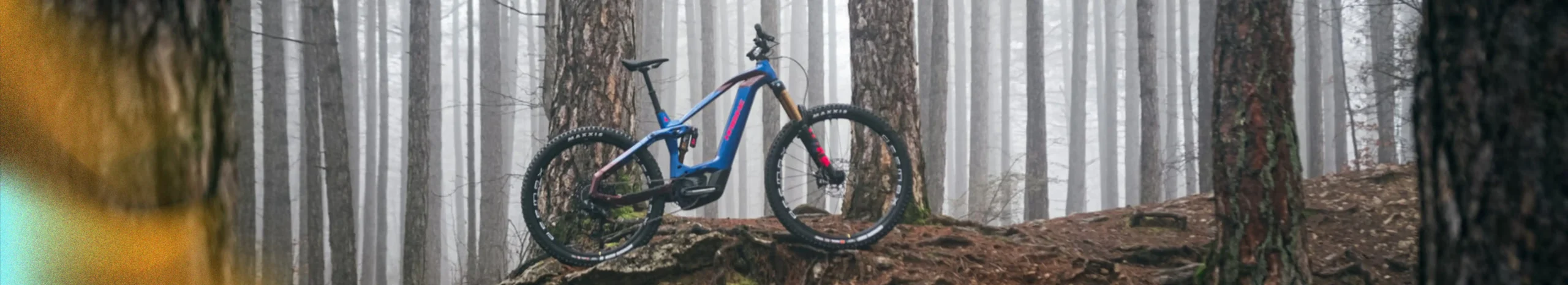 Täysijousitetut sähkömaastopyörät Enduro ajoon (170-200mm)