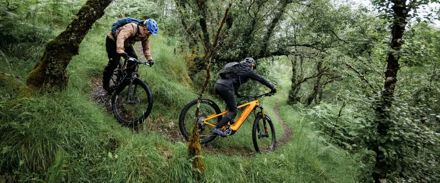 äysijousitetut sähkömaastopyörät joka maastoon (150-160mm)